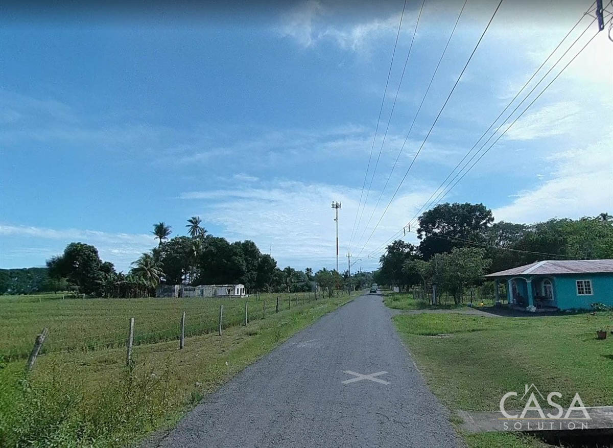 Only 3 Minutes to the Beach! 4.6 Acre Lot for Sale Near Las Olas Resort & The Beautiful Beach of Playa La Barqueta in Alanje, Panama photo 9
