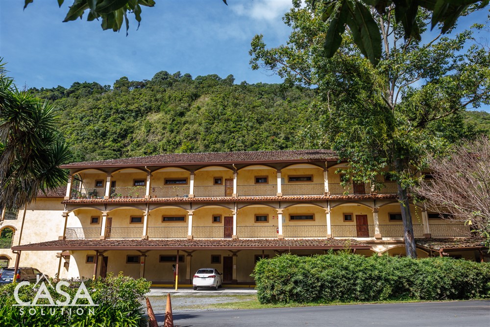Sold by Casa Solution! Beautiful 3-Bedroom Condominium for Sale in Amenity-Rich Valle Escondido, Boquete, Panama – Furnished photo 4