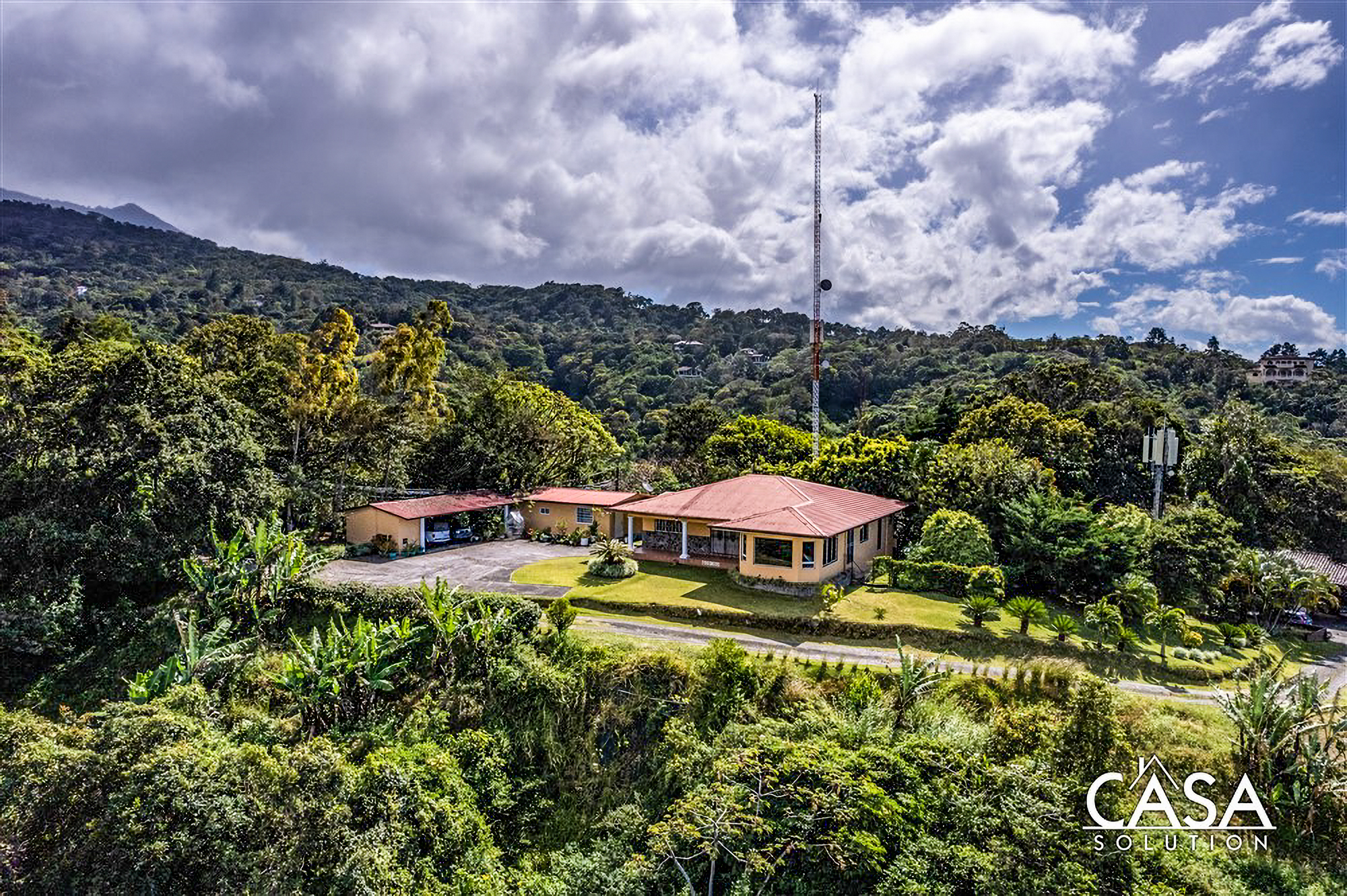 Truly Stunning Views Home for Sale Close to Downtown Boquete with Studio Apartment in Jaramillo, Boquete, Panama.