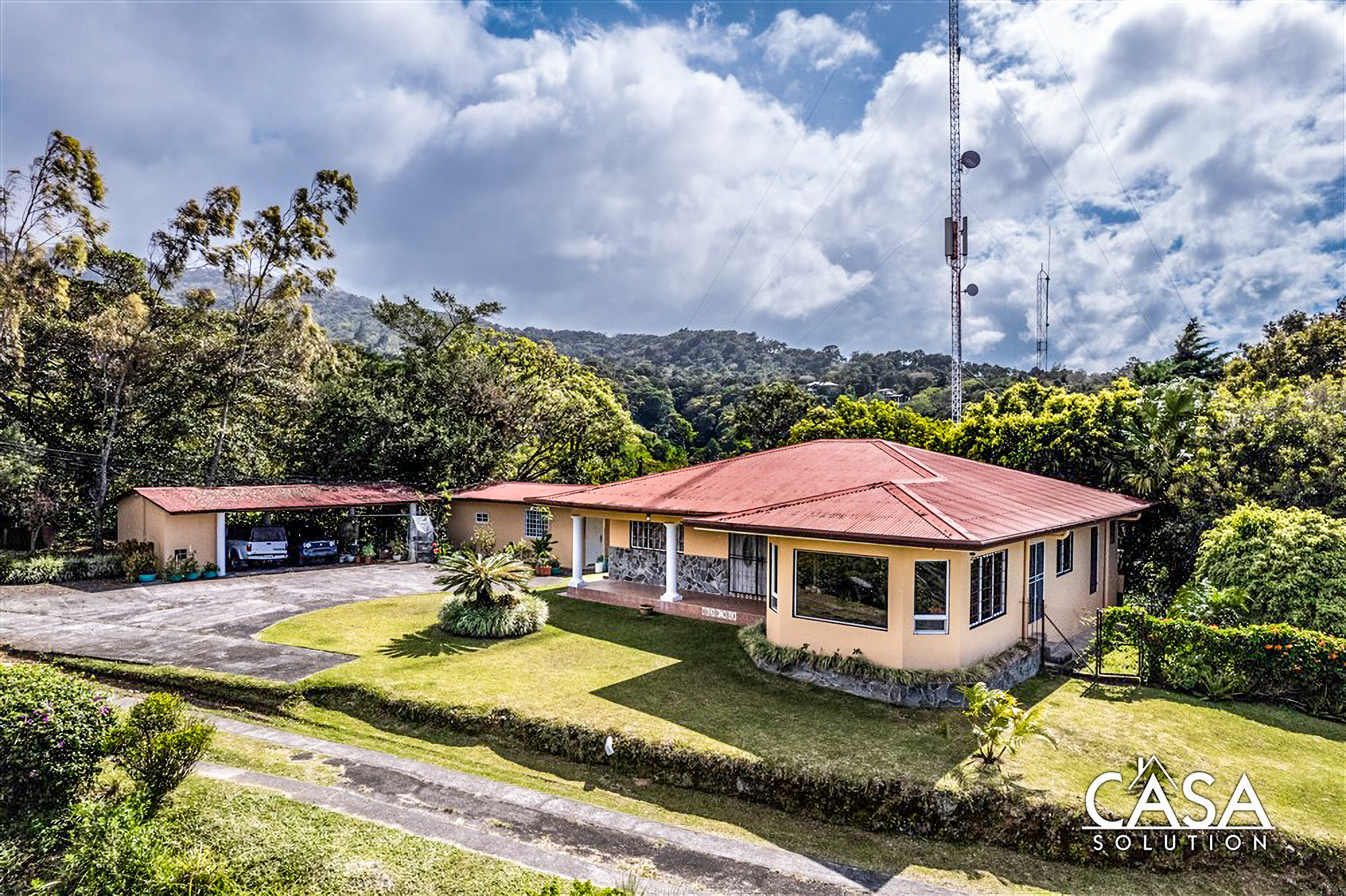 Truly Stunning Views Home for Sale Close to Downtown Boquete with Studio Apartment in Jaramillo, Boquete, Panama. photo 2