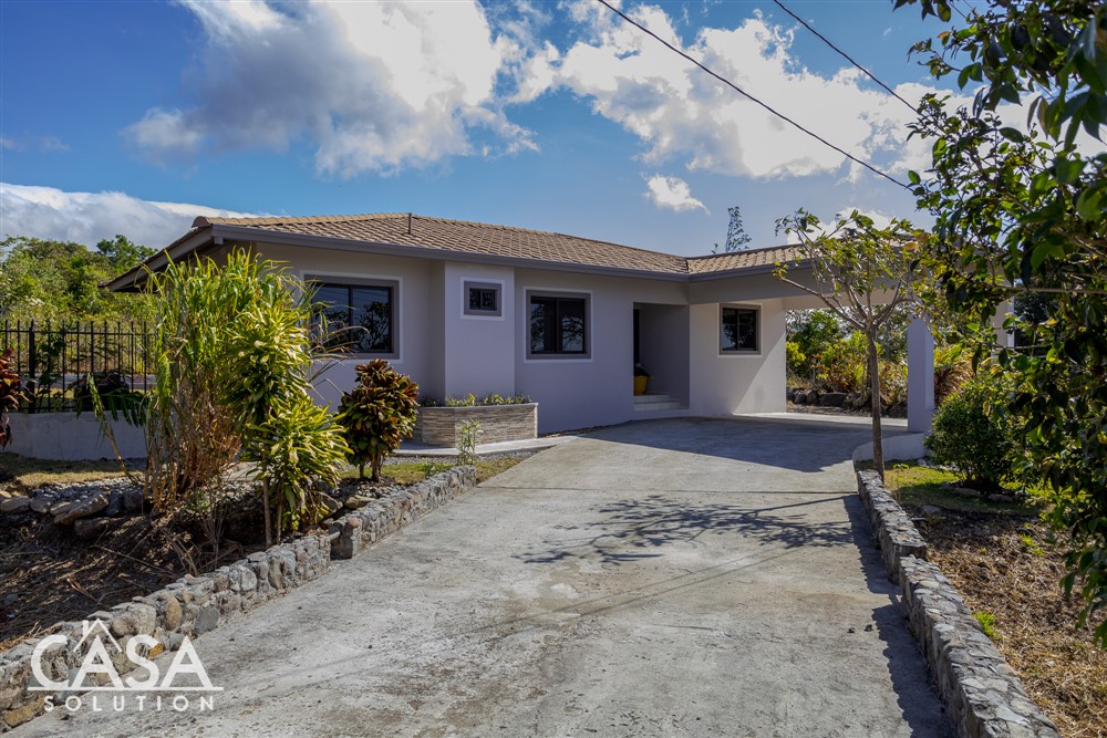 Sold by Casa Solution! Stunning House with 2 Patios on a Quiet Street in Alto Boquete, Panama – Owner Financing Now Available!