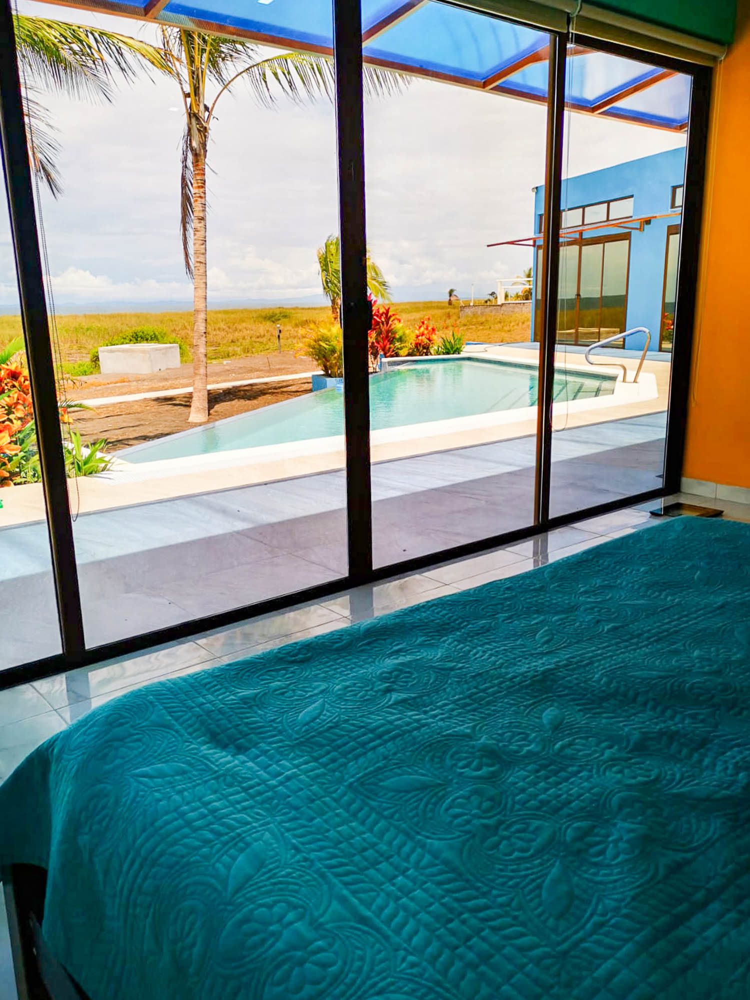 Withdrawn - Vibrant and Luxurious Beach House with Sea Views for Sale in Las Olas Development, Playa La Barqueta, Panama – Furnishings Included photo 4