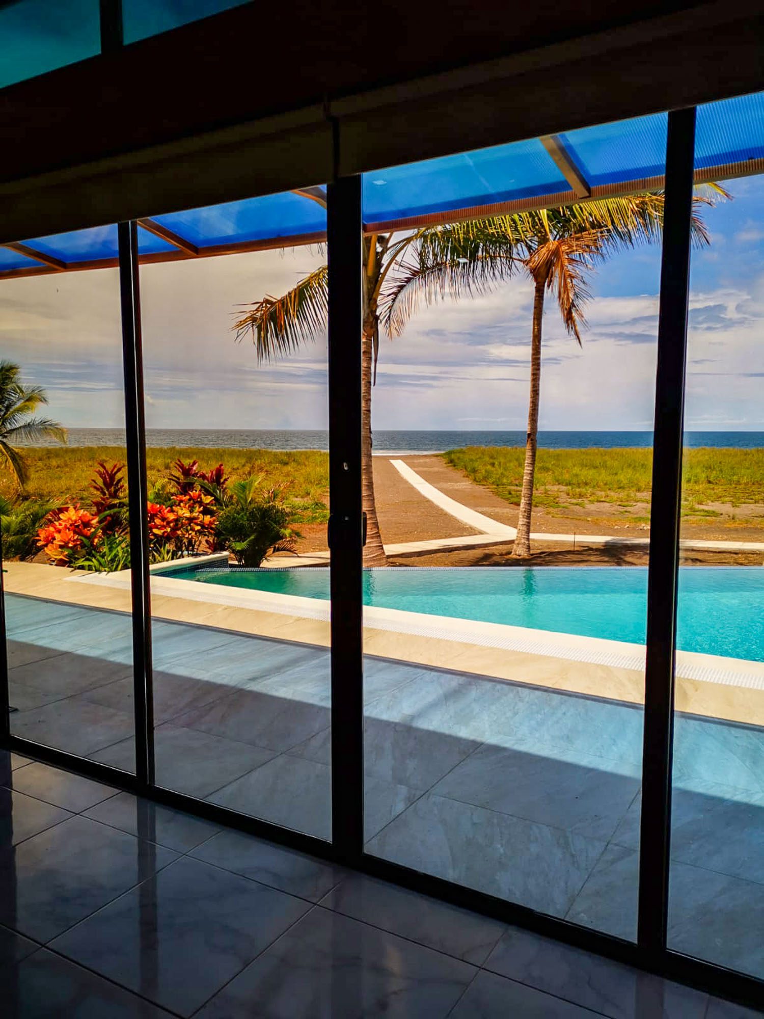 Withdrawn - Vibrant and Luxurious Beach House with Sea Views for Sale in Las Olas Development, Playa La Barqueta, Panama – Furnishings Included photo 5