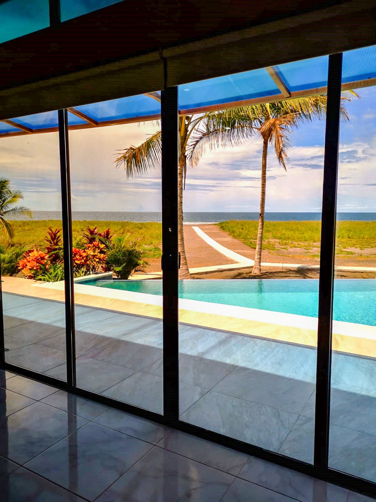 Withdrawn - Vibrant and Luxurious Beach House with Sea Views for Sale in Las Olas Development, Playa La Barqueta, Panama – Furnishings Included photo 7
