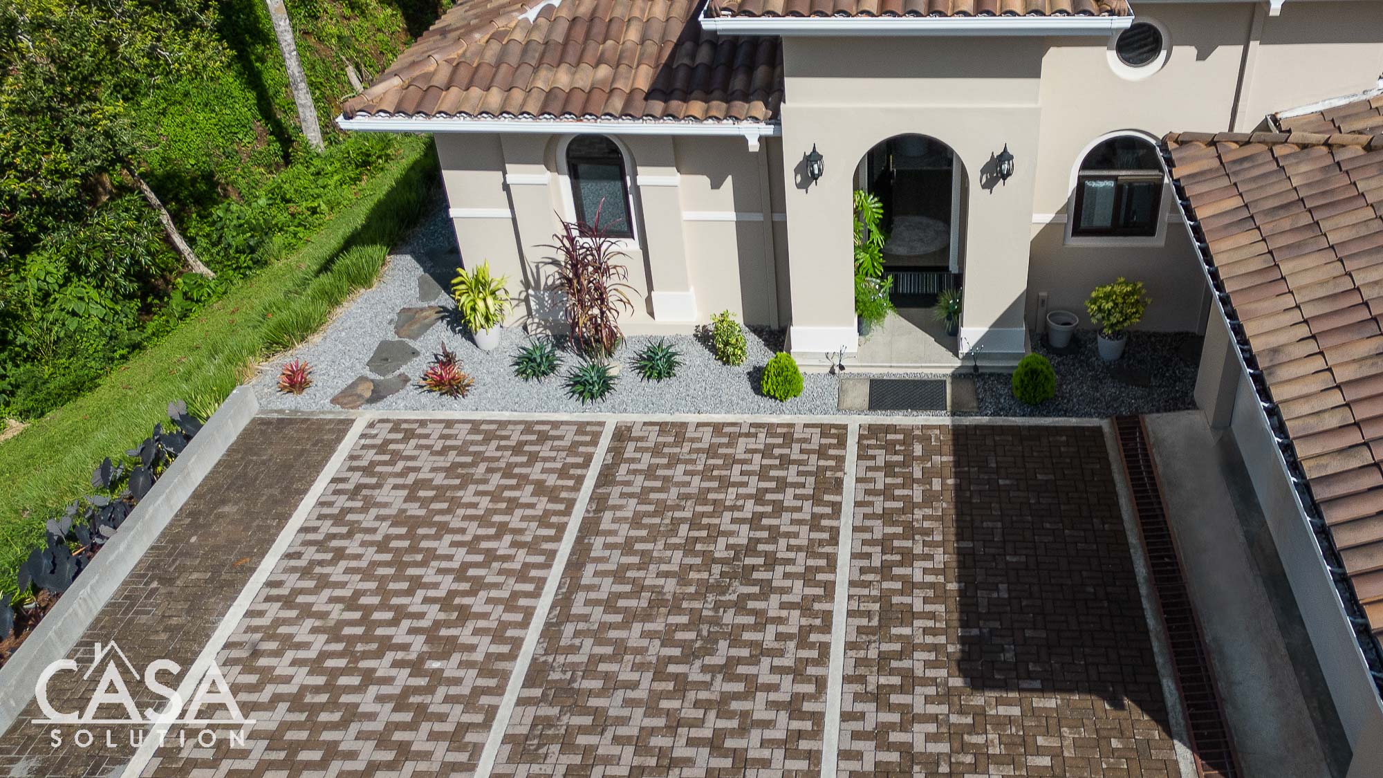 Sold by Casa Solution! Exquisite Lucero Retreat: Captivating Home with Pool and Mountain Views for Sale in Lucero Golf Community, Boquete, Panama
