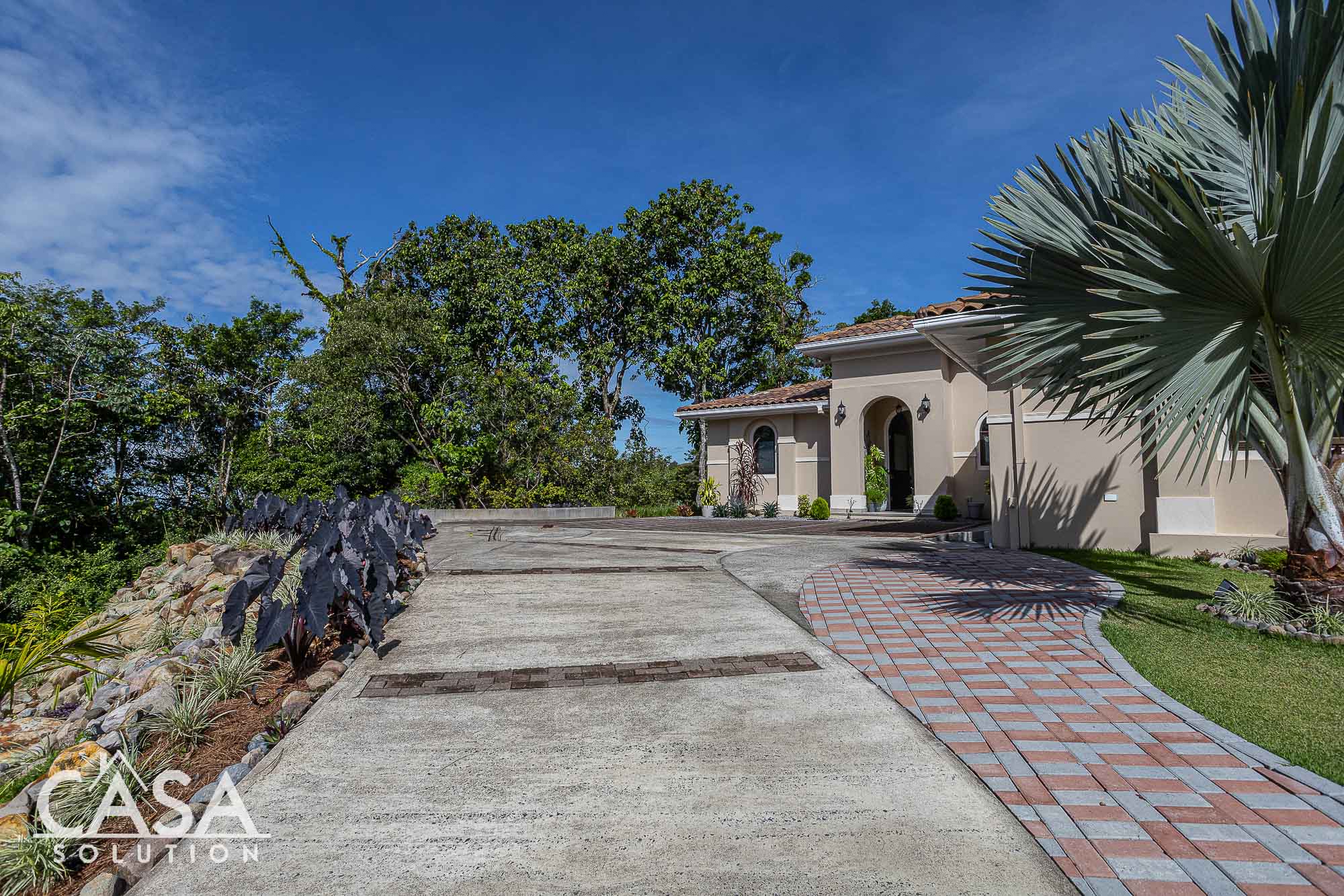Sold by Casa Solution! Exquisite Lucero Retreat: Captivating Home with Pool and Mountain Views for Sale in Lucero Golf Community, Boquete, Panama photo 10
