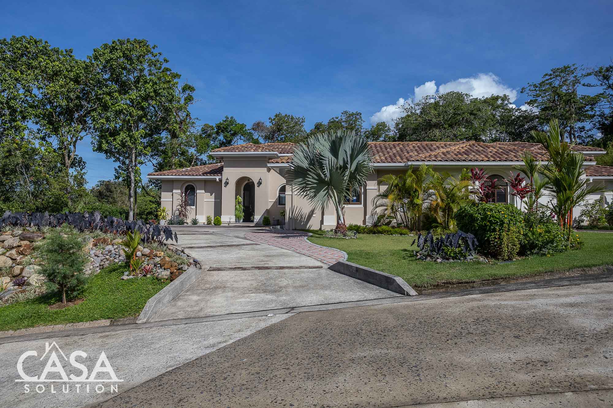 Sold by Casa Solution! Exquisite Lucero Retreat: Captivating Home with Pool and Mountain Views for Sale in Lucero Golf Community, Boquete, Panama photo 11