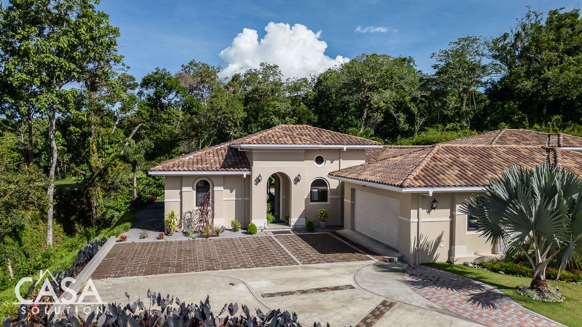 Sold by Casa Solution! Exquisite Lucero Retreat: Captivating Home with Pool and Mountain Views for Sale in Lucero Golf Community, Boquete, Panama photo 7