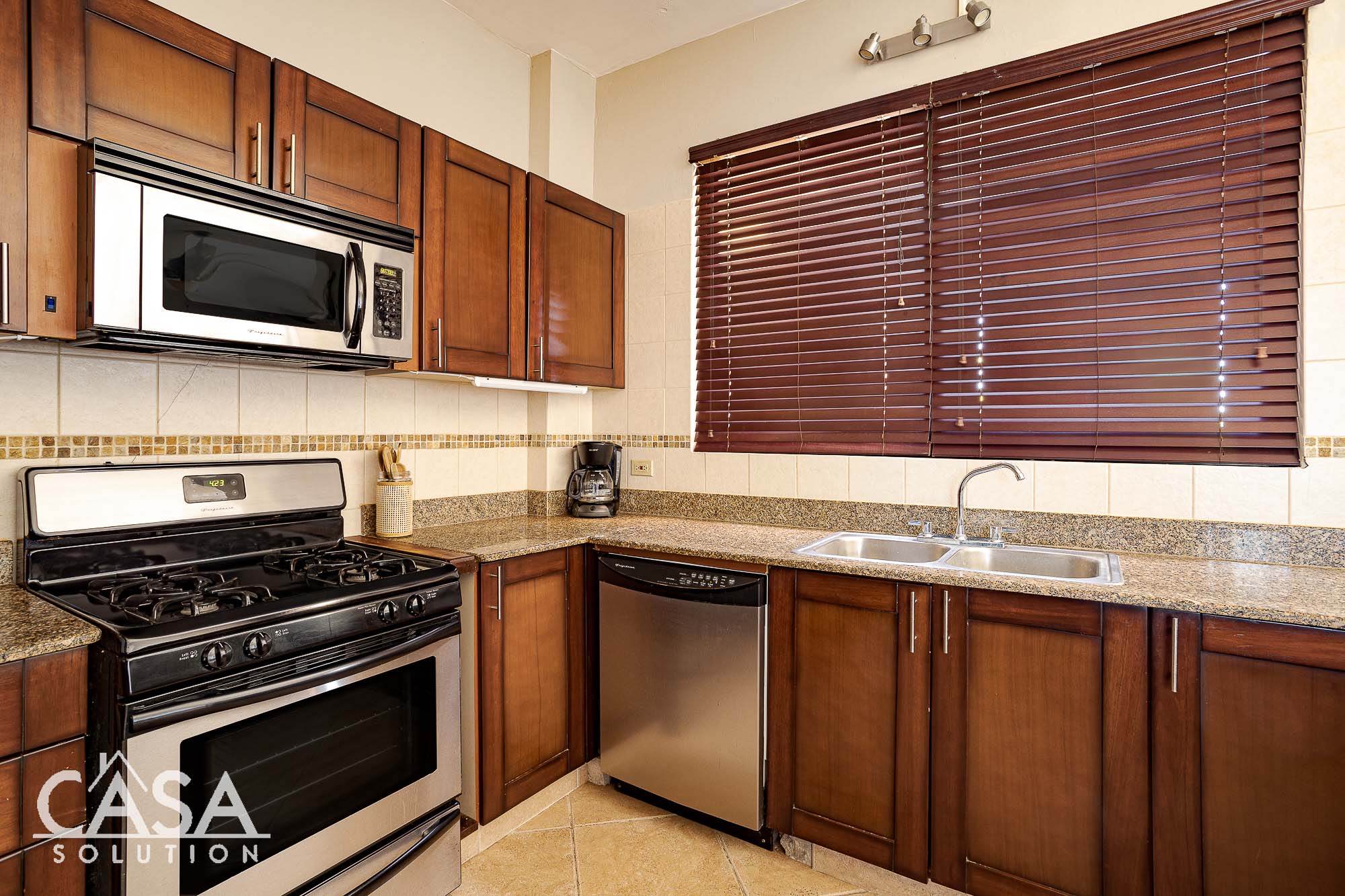 LOVELY GROUND FLOOR CONDOMINIUM WITH BEAUTIFUL PRIVATE GARDEN IN BOQUETE COUNTRY CLUB photo 8