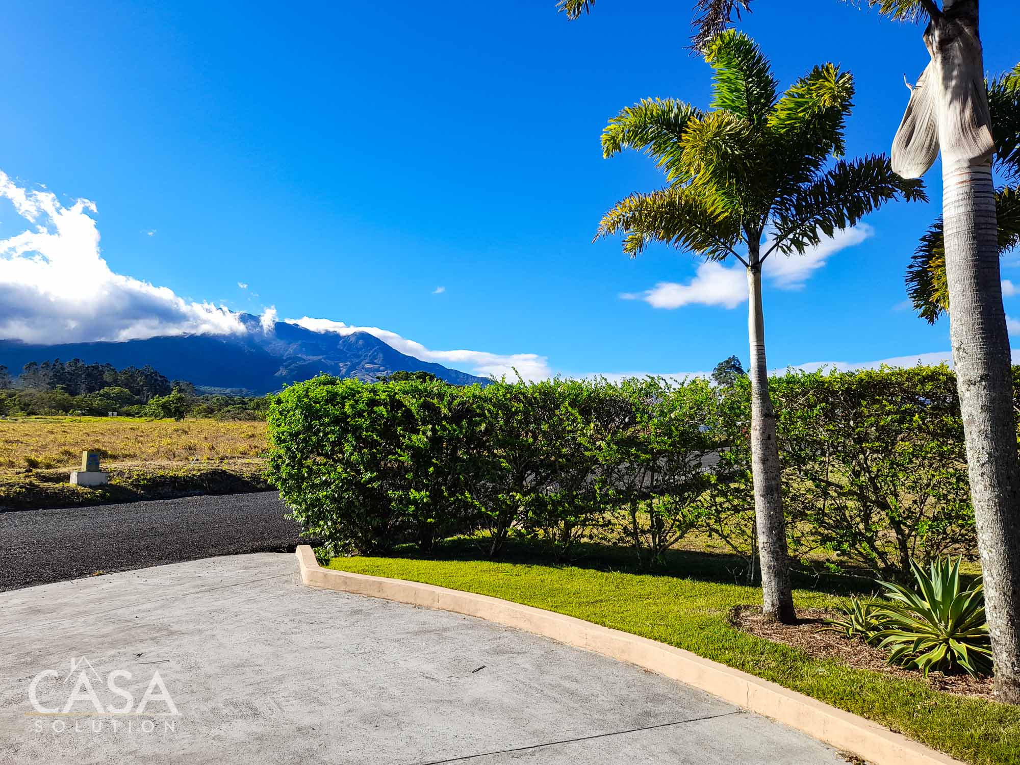 Spectacular Home for sale in Boquete Country Club with stunning views of Volcan Barú & Chiriqui mountains - Turnkey Included - New Listing photo 9