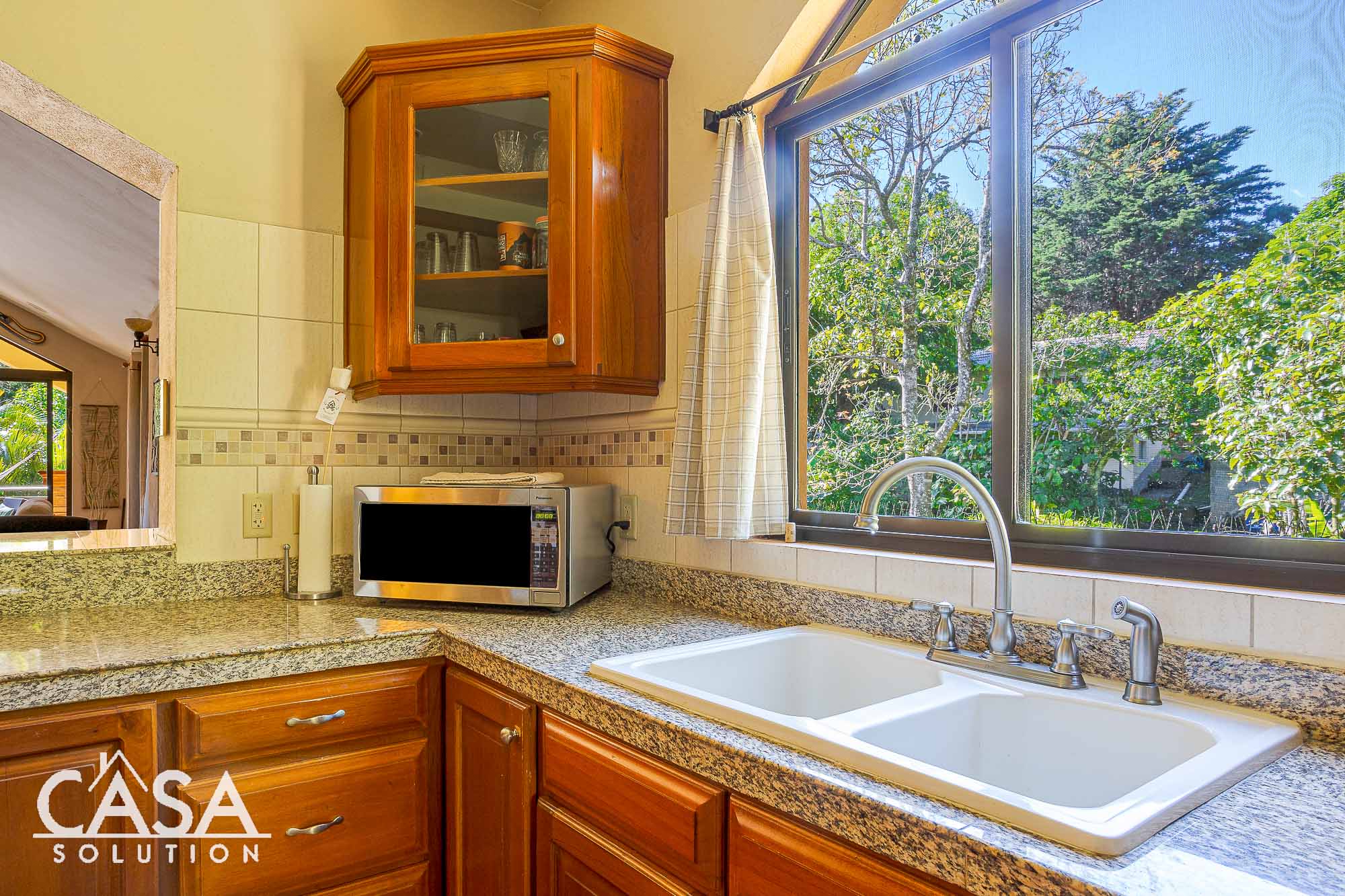 Price Reduction! Beautiful Fully Furnished House for Sale in Alto Lino, Boquete, Chiriqui. Meticulously Crafted Home with Mountain Views, Outdoor Oasis, Versatile Living Spaces, and Convenient Amenities photo 4
