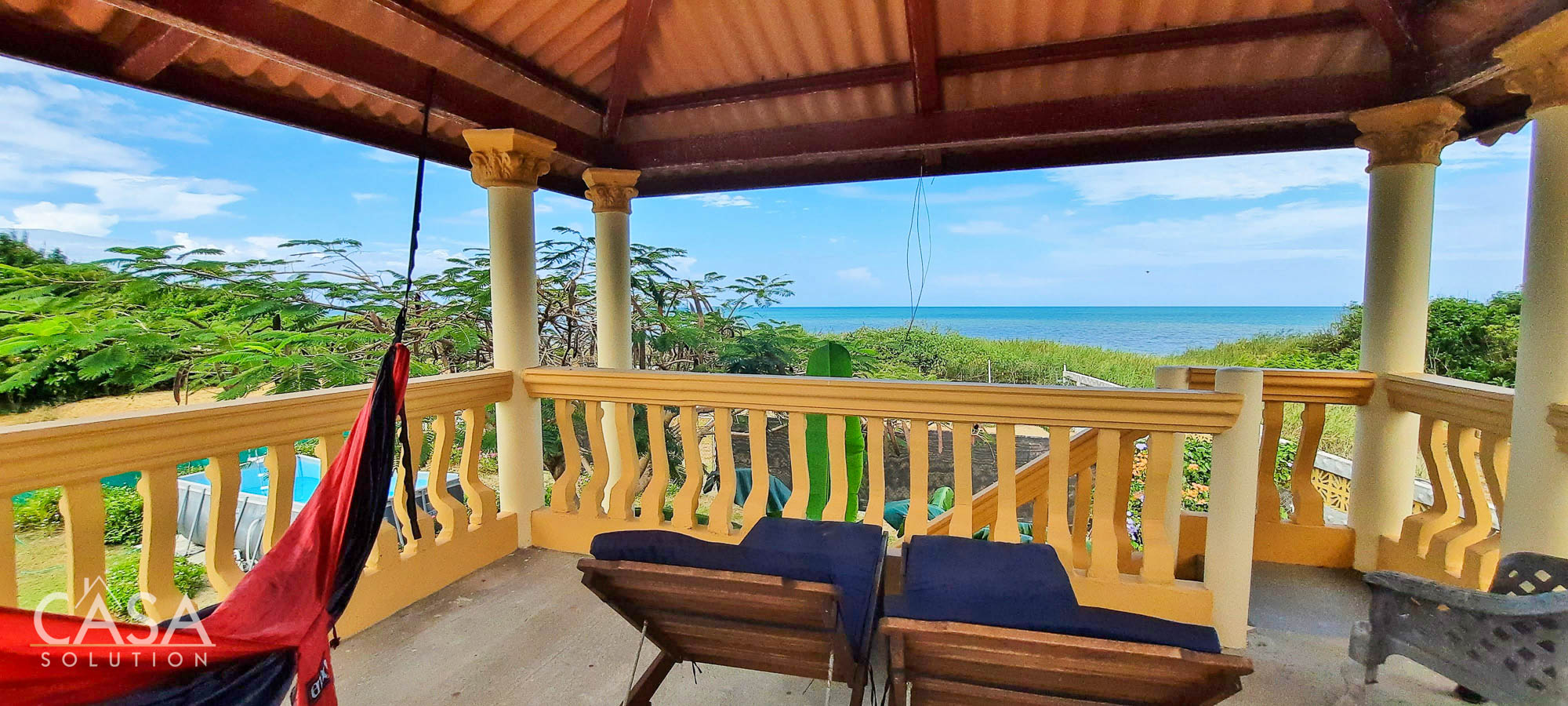 Price Reduction! Oceanfront Retreat Compound – House plus Guest Cottage & Studio for Sale in Playa el Rompio, Los Santos, Panama. Ideal for families or Airbnb rentals. Owner financing available.
