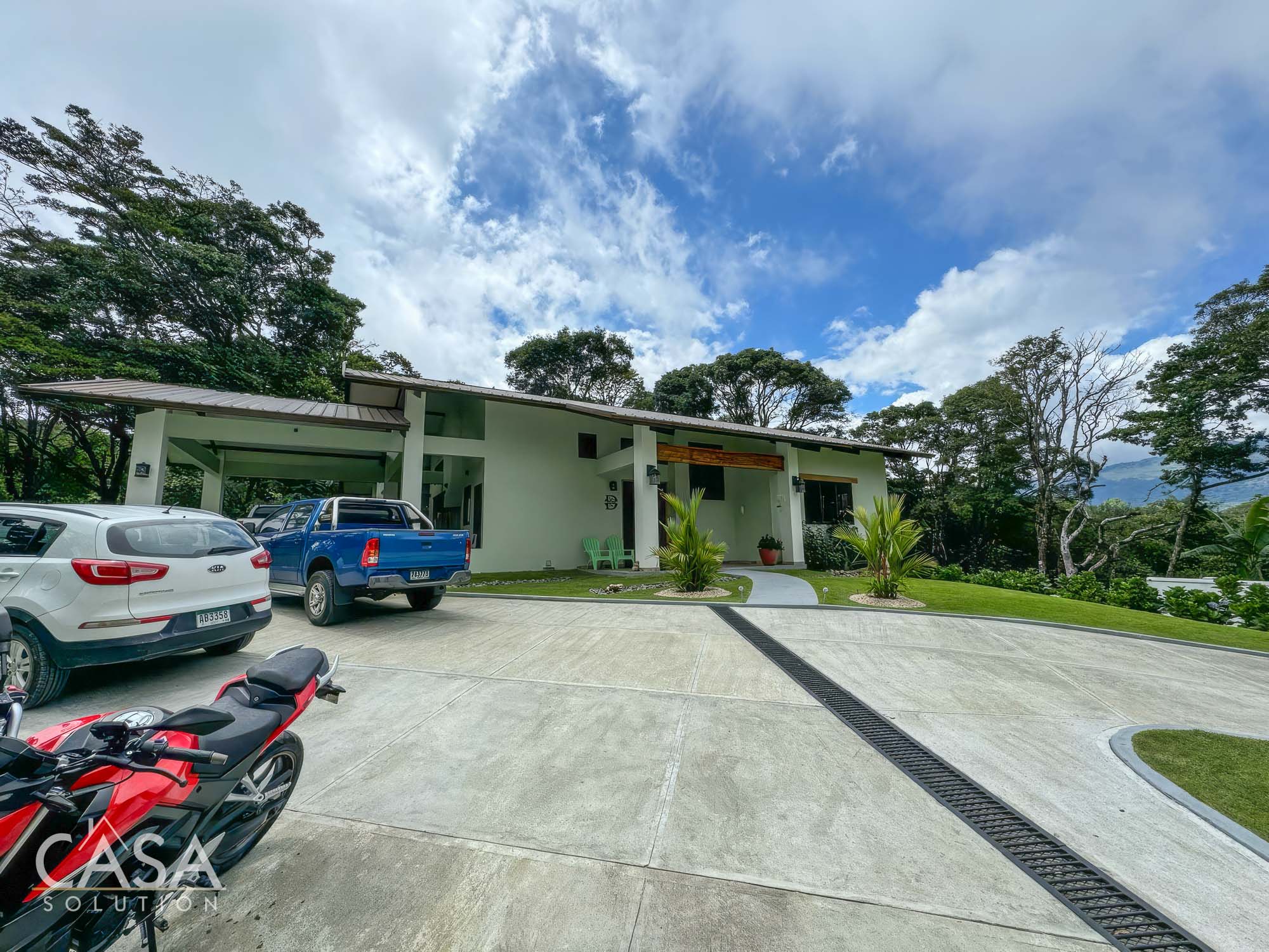 Sold by Casa Solution! Stunning home for sale in Palmira, Boquete, Chiriqui with mountain views, lush gardens, and modern amenities photo 8