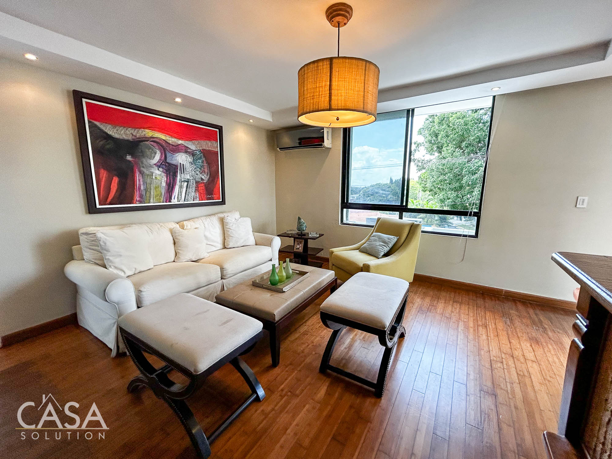 Sold by Owner! 3-Bed apartment for Sale in Coco del Mar, San Francisco. Centrally located, with city views, bamboo floors, and 2 parking spaces.