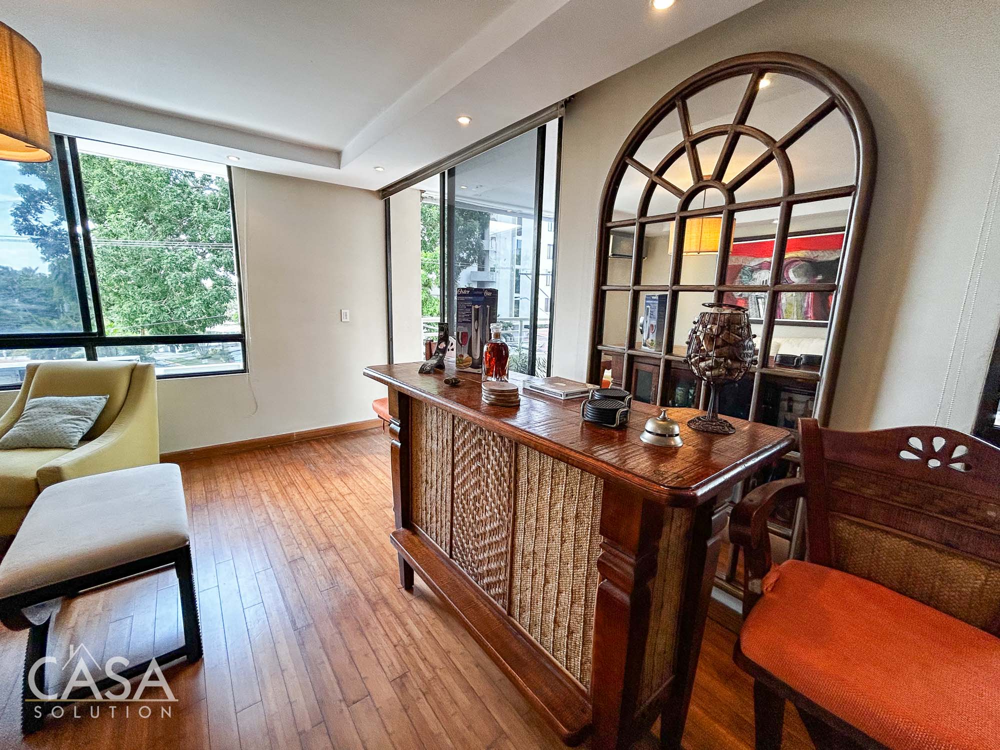 Sold by Owner! 3-Bed apartment for Sale in Coco del Mar, San Francisco. Centrally located, with city views, bamboo floors, and 2 parking spaces. photo 4
