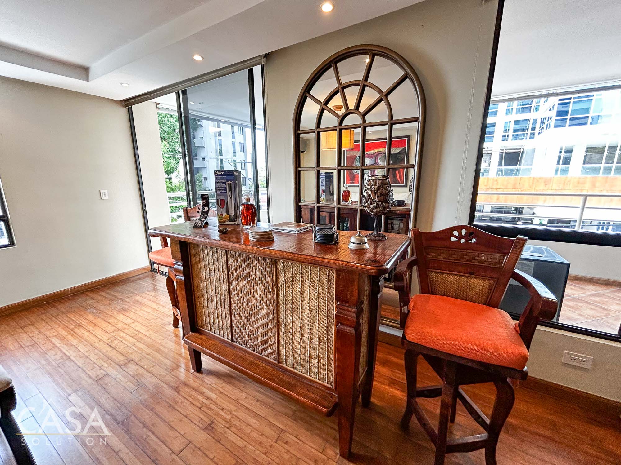 Sold by Owner! 3-Bed apartment for Sale in Coco del Mar, San Francisco. Centrally located, with city views, bamboo floors, and 2 parking spaces. photo 5