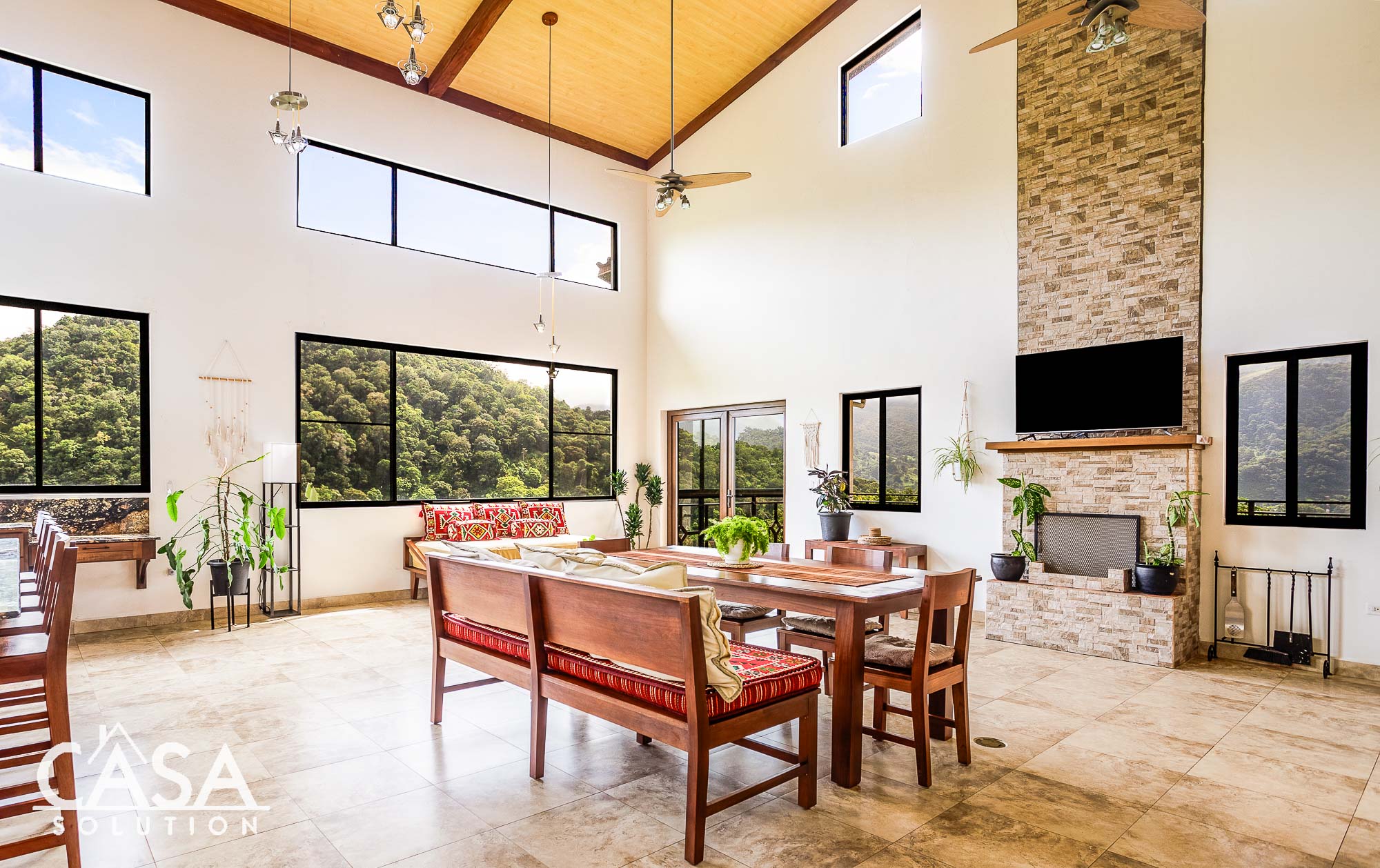 Stunning mountain view home for sale in El Salto, Boquete. Features 3 bedrooms, and modern amenities.