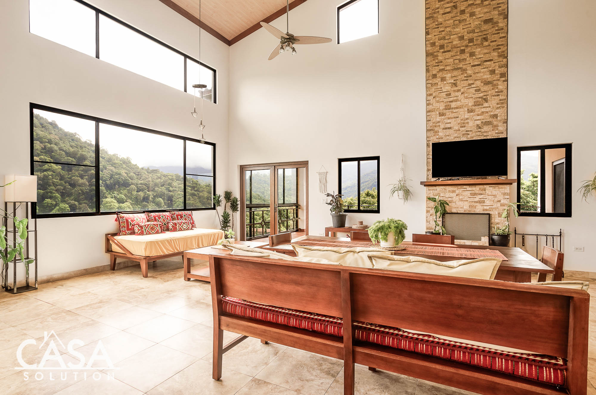 Stunning mountain view home for sale in El Salto, Boquete. Features 3 bedrooms, and modern amenities. photo 2