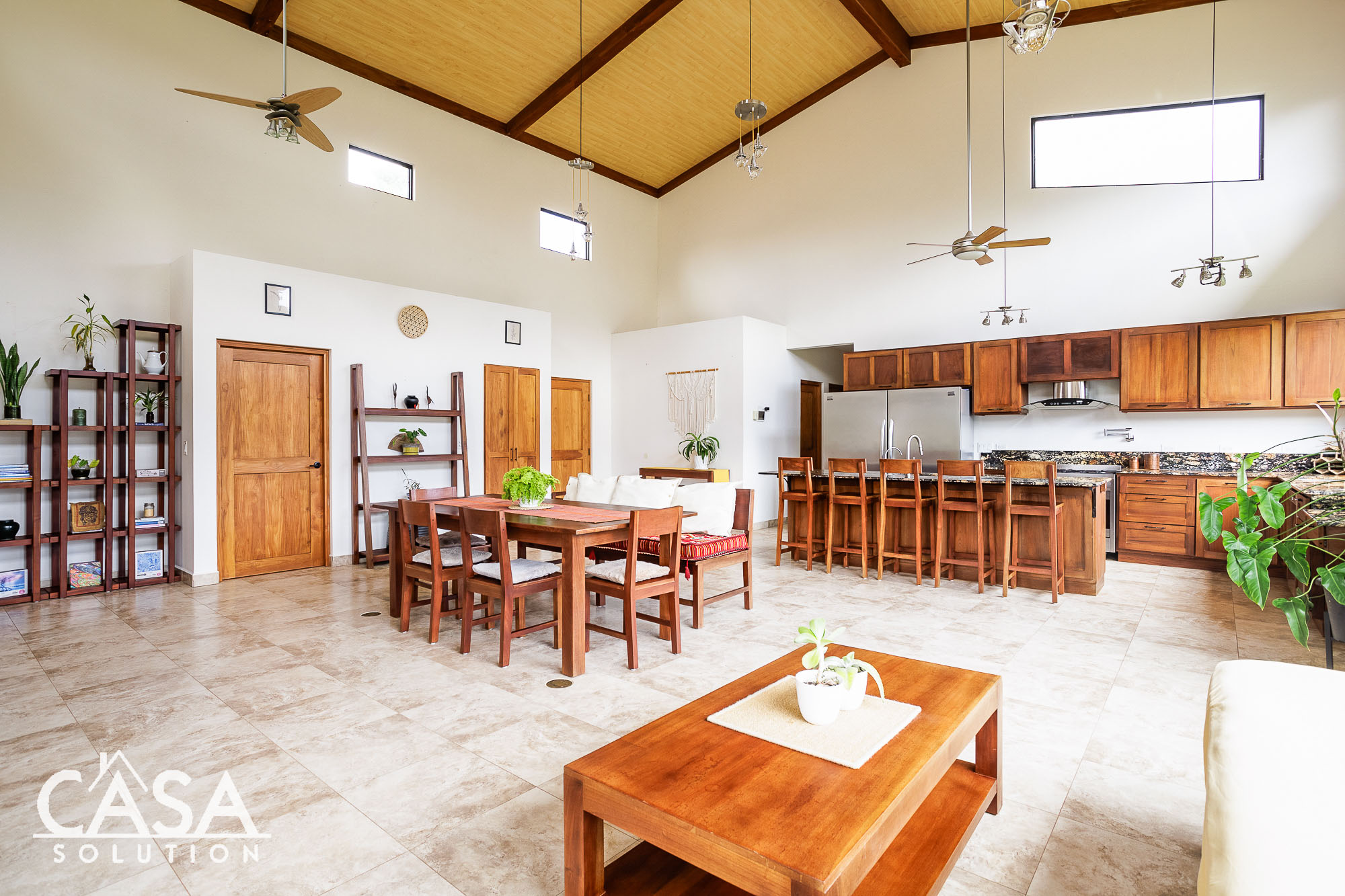 Stunning mountain view home for sale in El Salto, Boquete. Features 3 bedrooms, and modern amenities. photo 4