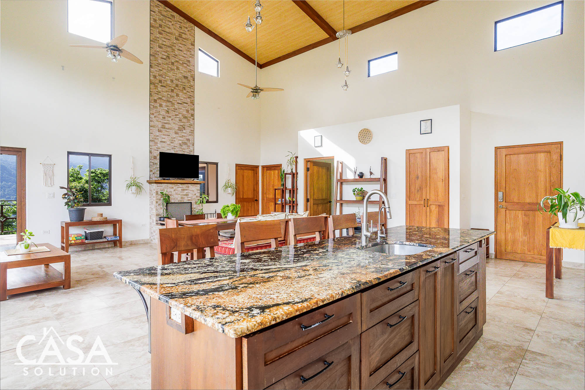 Stunning mountain view home for sale in El Salto, Boquete. Features 3 bedrooms, and modern amenities. photo 5