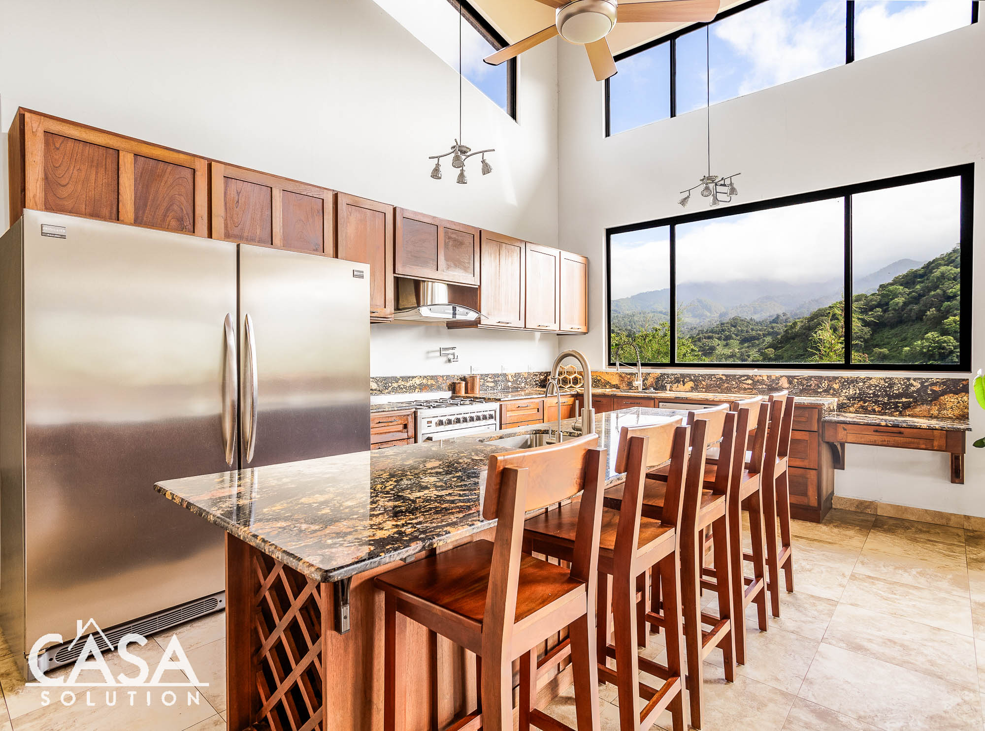 Stunning mountain view home for sale in El Salto, Boquete. Features 3 bedrooms, and modern amenities.