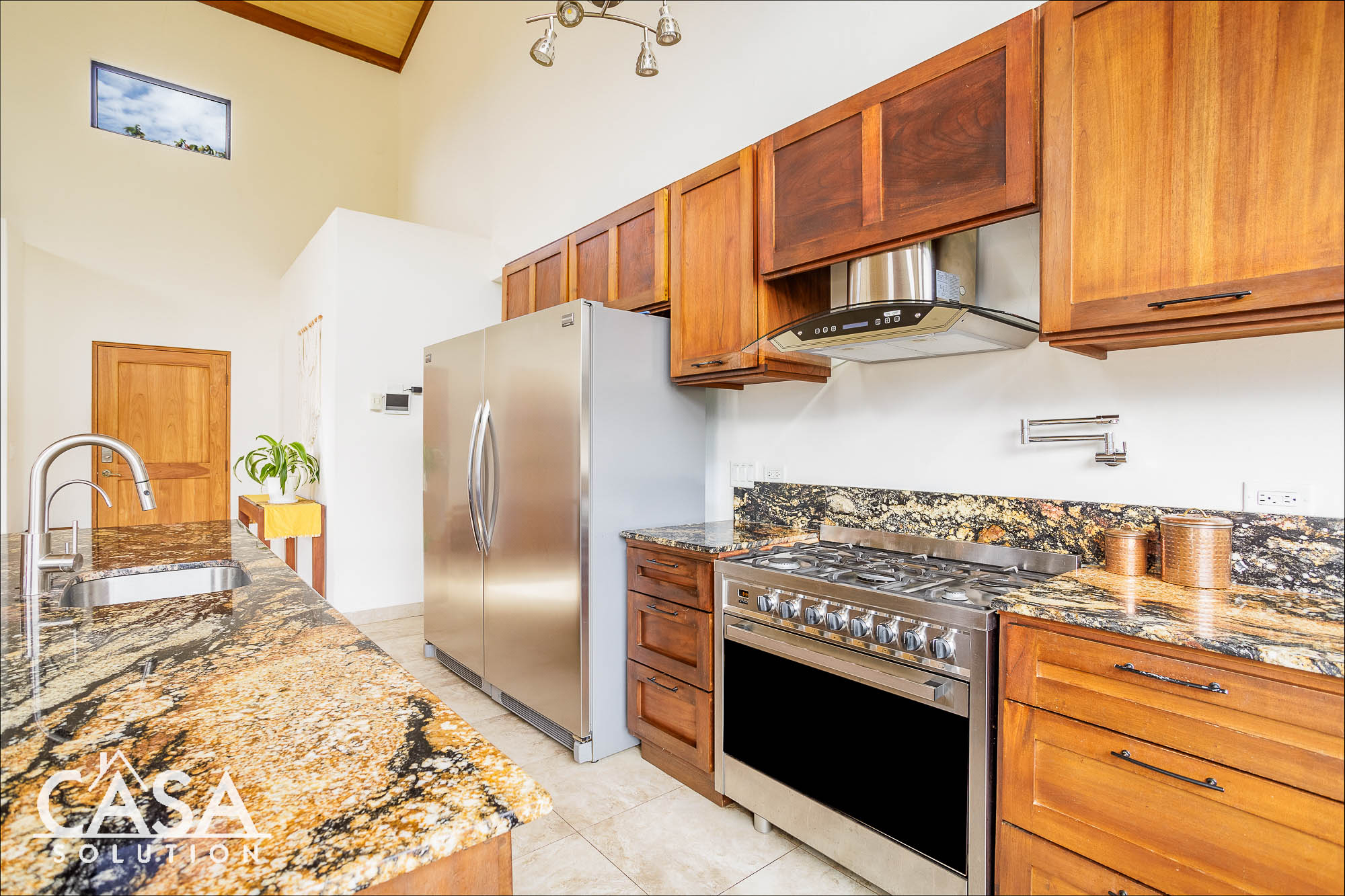 Stunning mountain view home for sale in El Salto, Boquete. Features 3 bedrooms, and modern amenities. photo 8