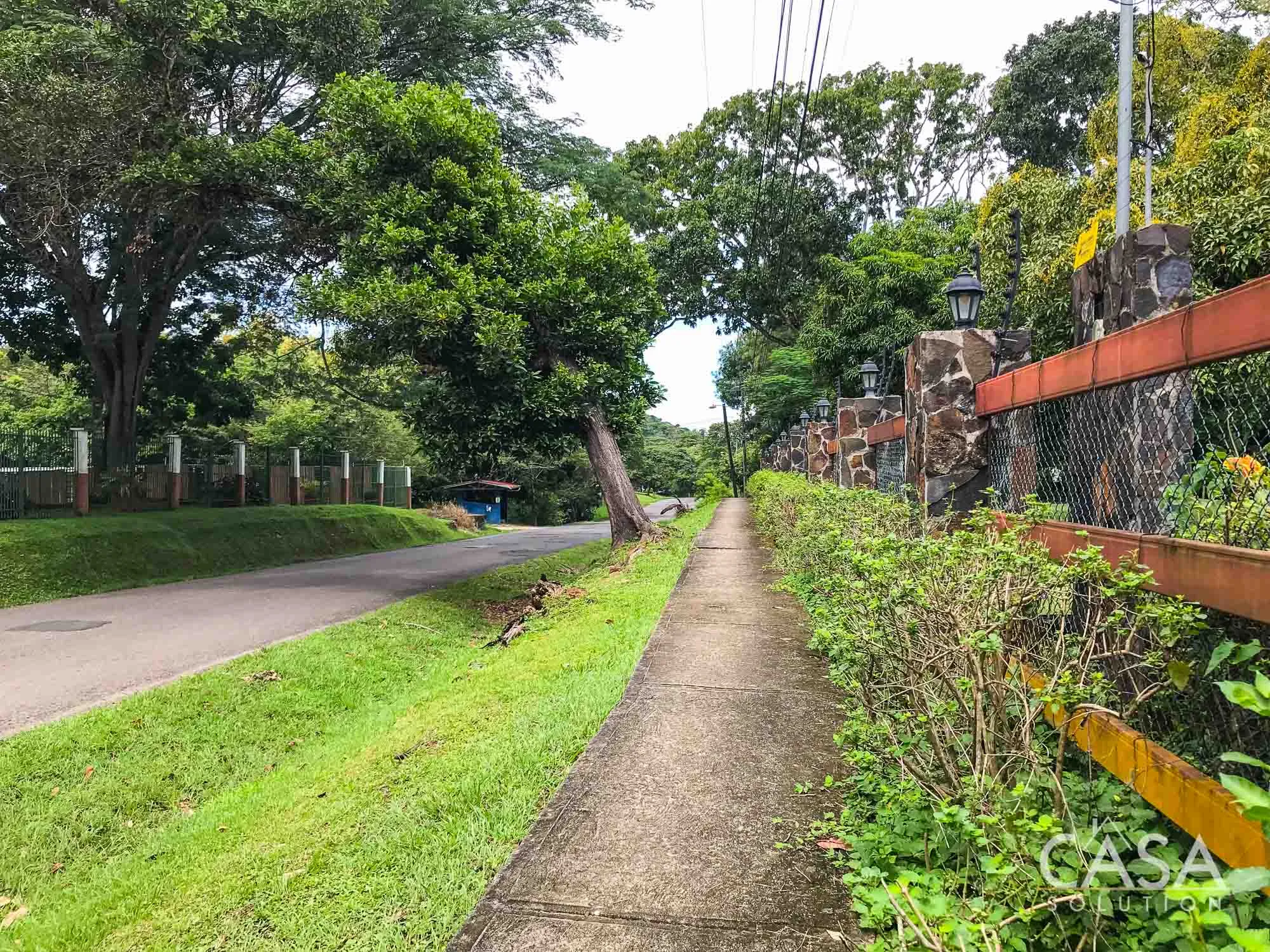 Sold! 3-bedroom riverside home in El Barrero, Penonomé. Spacious terrace, lush garden, and a 10 minute drive to Downtown Penonome photo 6