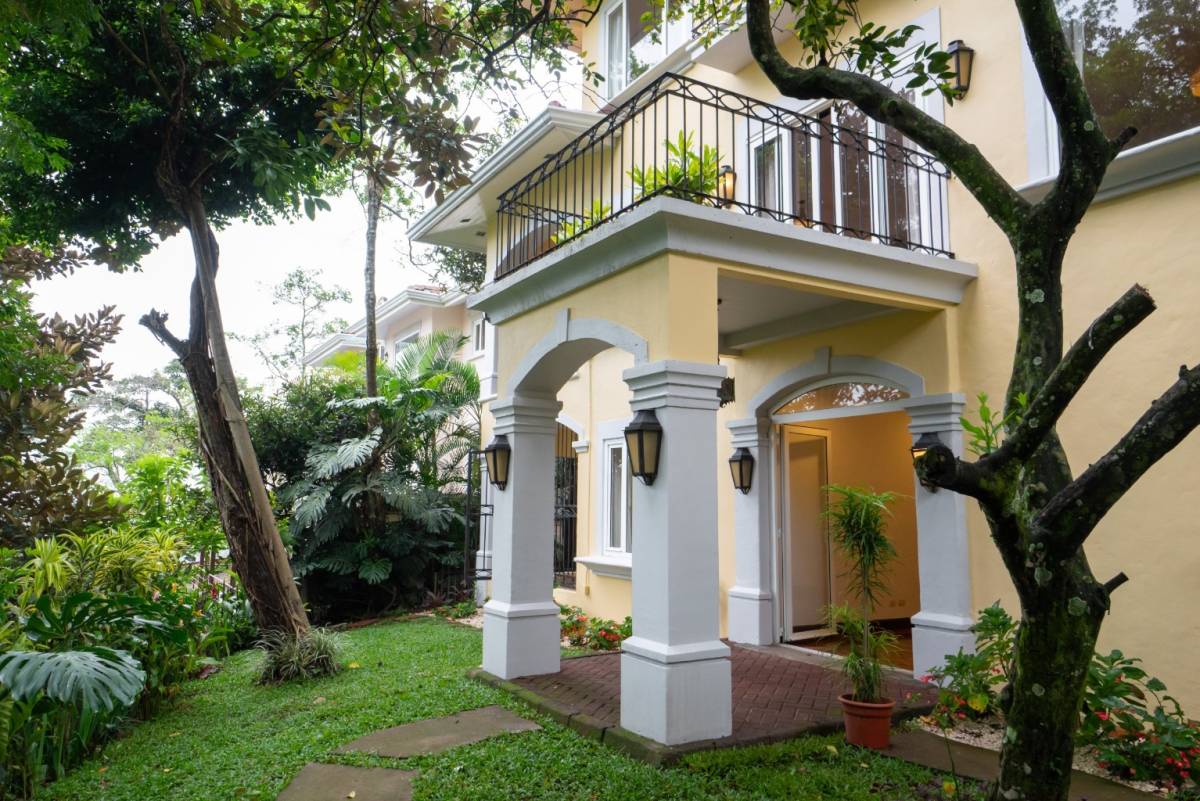 Dream House in Escazu with views to the Volcanic Range