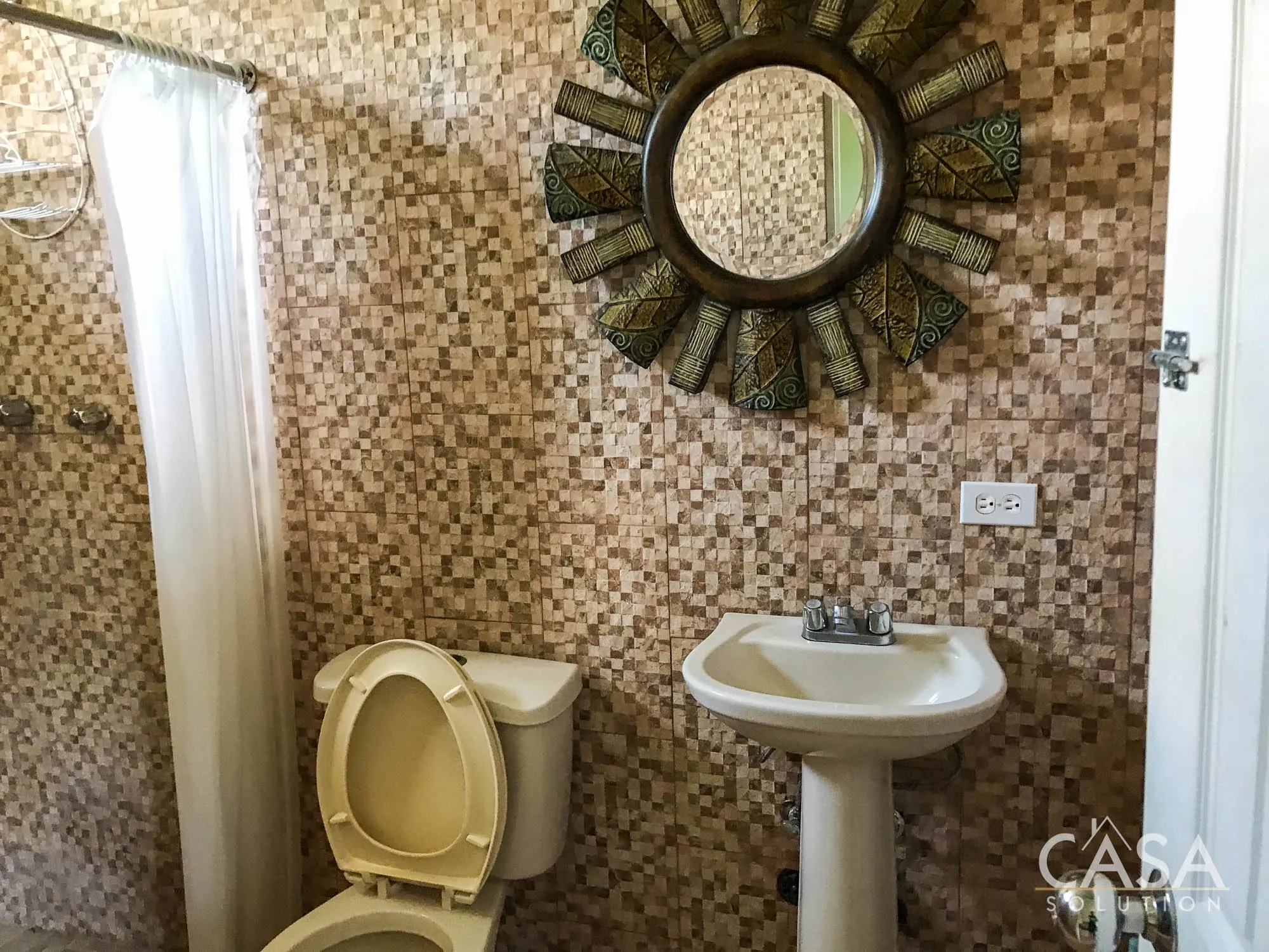 Sold by Owner - Home for sale in El Celaje, Chame. Spacious lot, near beaches, shopping, and restaurants. Quiet community just 7 minutes from Coronado. photo 9