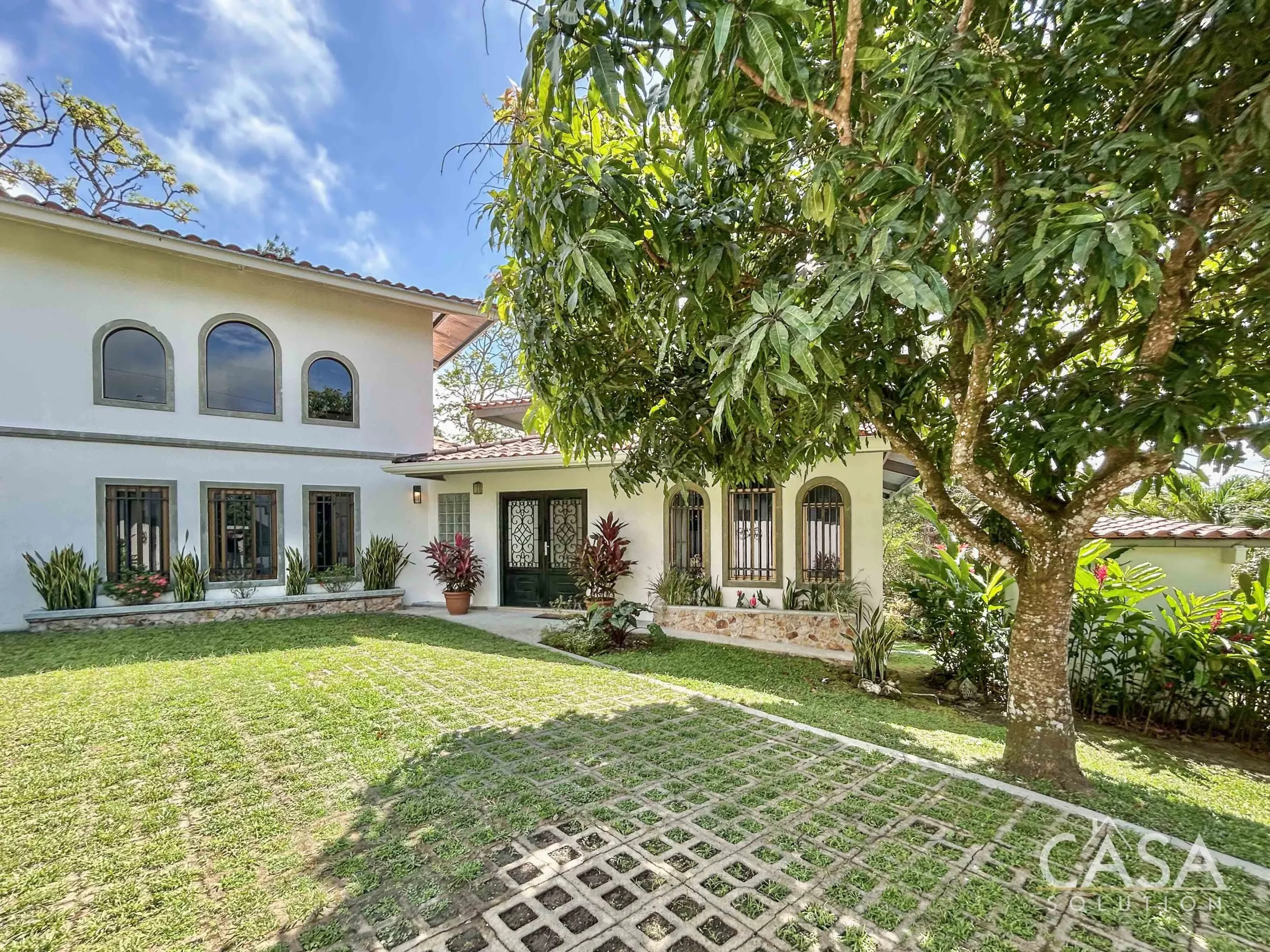 Sold by Owner - Elegant 3-Bedroom Home with Mountain Views for Sale in El Valle de Anton. With Beautifully landscaped gardens. Ready to move in!