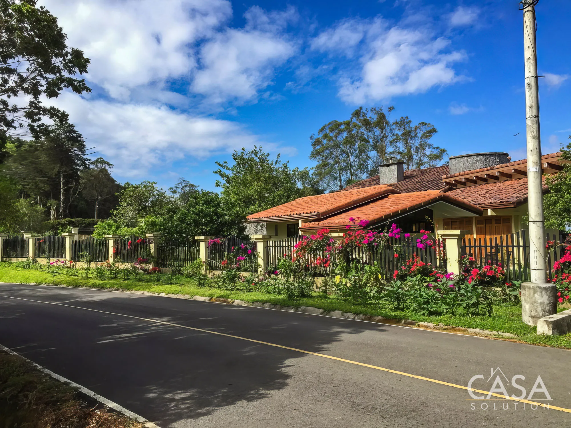 Stunning Home with Casita, Barn, and Incredible Views of Volcan Baru for Sale in Jaramillo, Boquete, Chiriqui photo 3