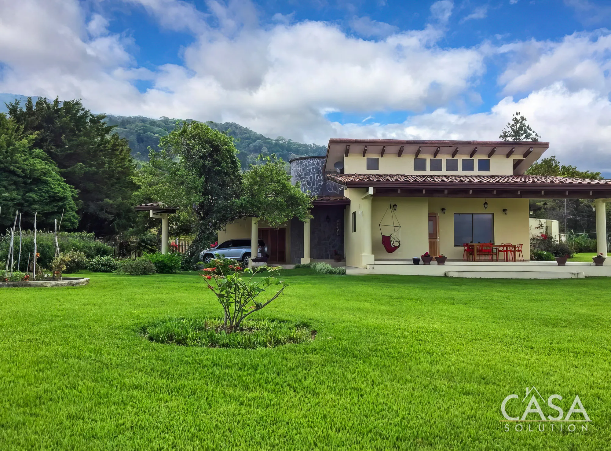 Stunning Home with Casita, Barn, and Incredible Views of Volcan Baru for Sale in Jaramillo, Boquete, Chiriqui