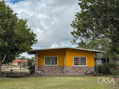 2-Bedroom Home with Mountain Views, Fruit Trees, and 1,200 sqm of Land for Sale. Located 650m from town center in Tierras Altas, Chiriquí