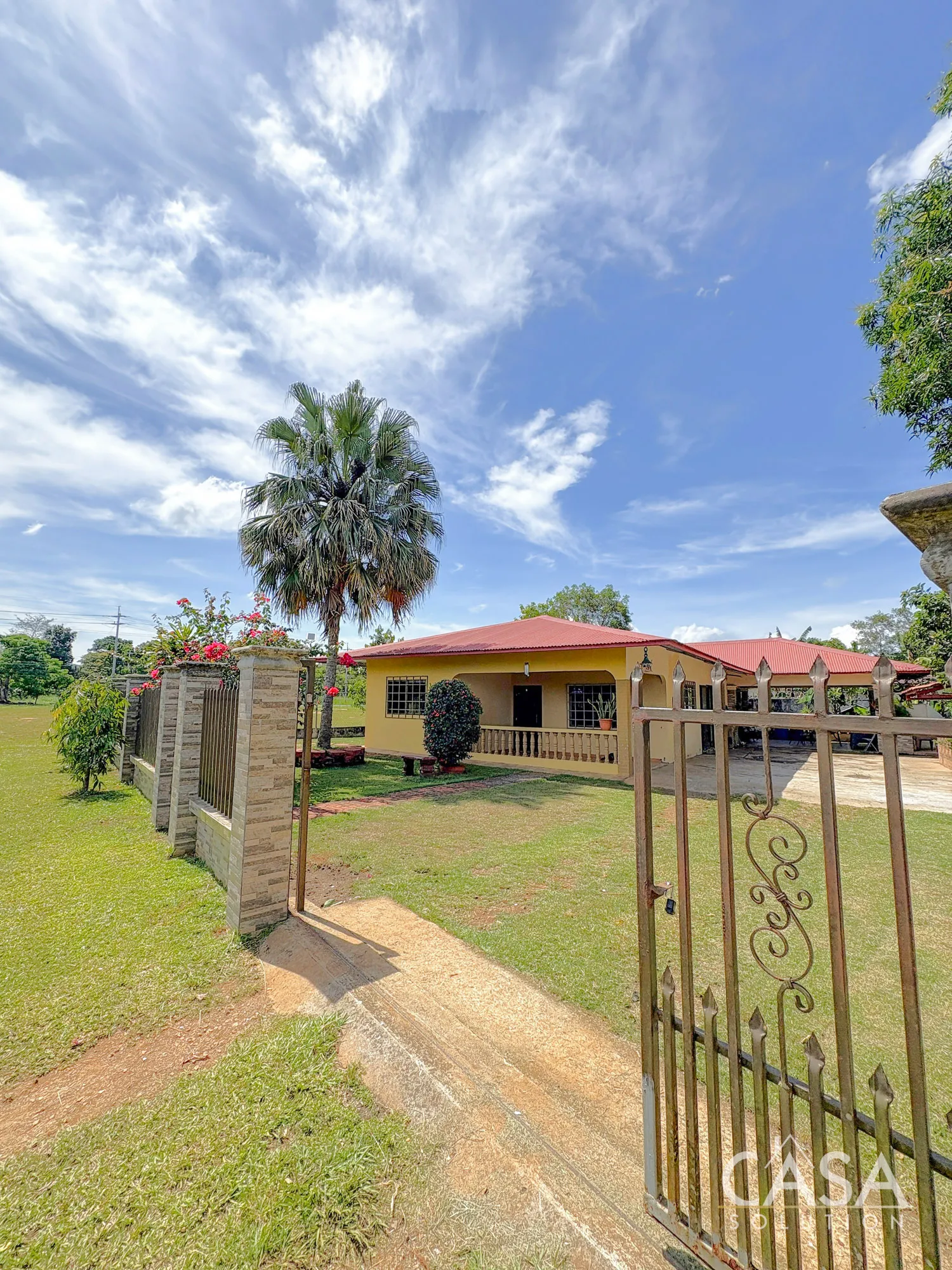 Price Reduction! Home for Sale with Separate Apartment in Llano Grande Arriba, Close to David, Chiriquí – Fruit trees and large outdoor space