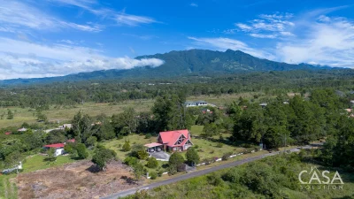 Price Reduction! 3-Bedroom Home on 4,115 m² Lot for Sale in Alto Dorado, Alto Boquete, Chiriquí – Fruit Trees, Terrace & Creek