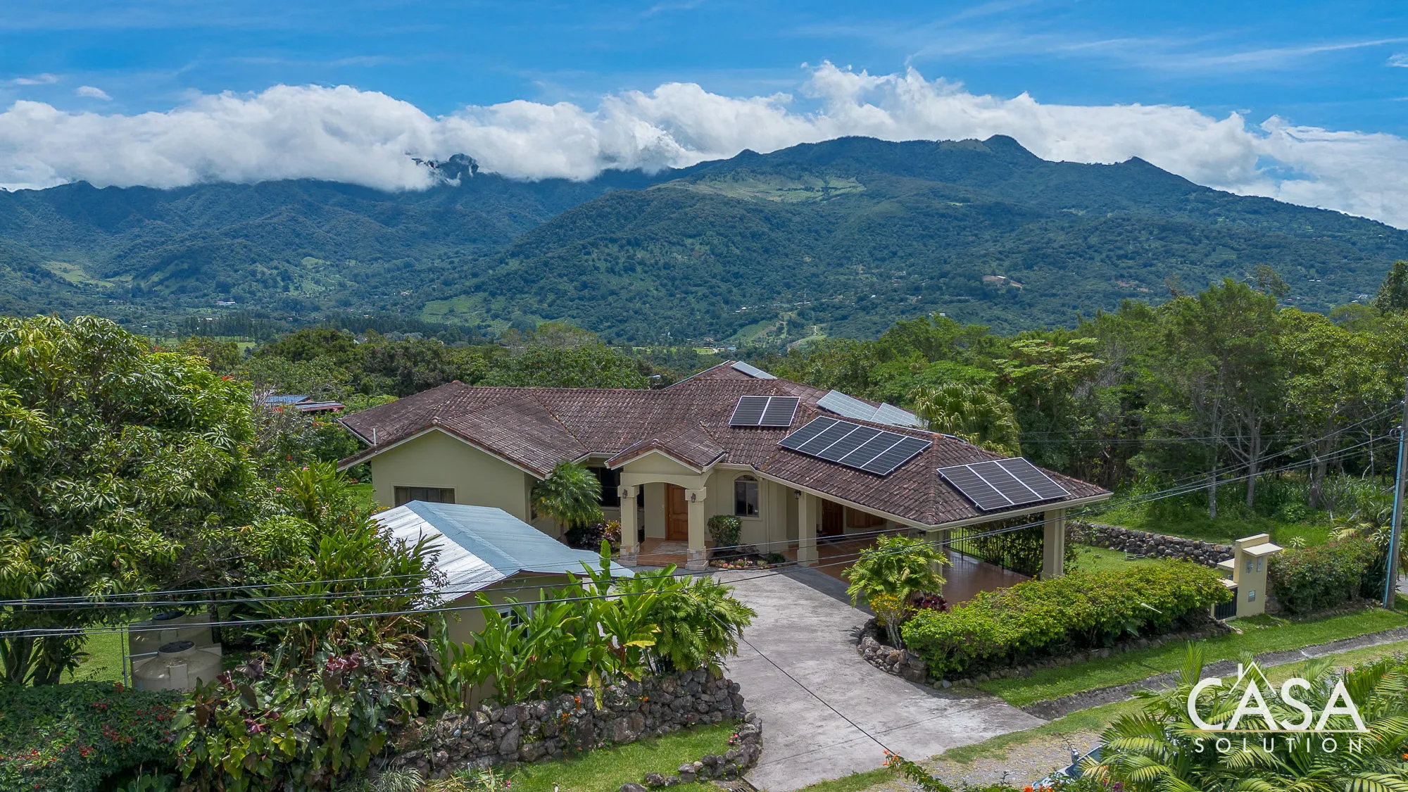 Great Deal! Fantastic Mountain Home for Sale – Huge Terrace, Wow Views, Excellent Microclimate, Guest House & Outstanding Neighborhood Location in Volcancito, Boquete – Tax exemption to 2029