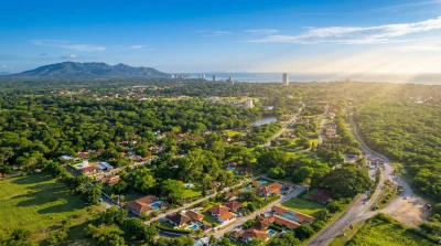 4 bedroom home for sale in Coronado Escapes, Panama. 236.85 m² of construction, lake-side setting, Club House amenities, Beach and Golf Club access