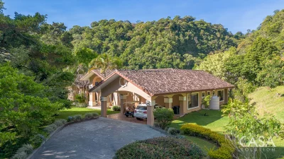 Furnished 3 Bedroom Villa for Sale in Valle Escondido, Boquete with Mountain Views