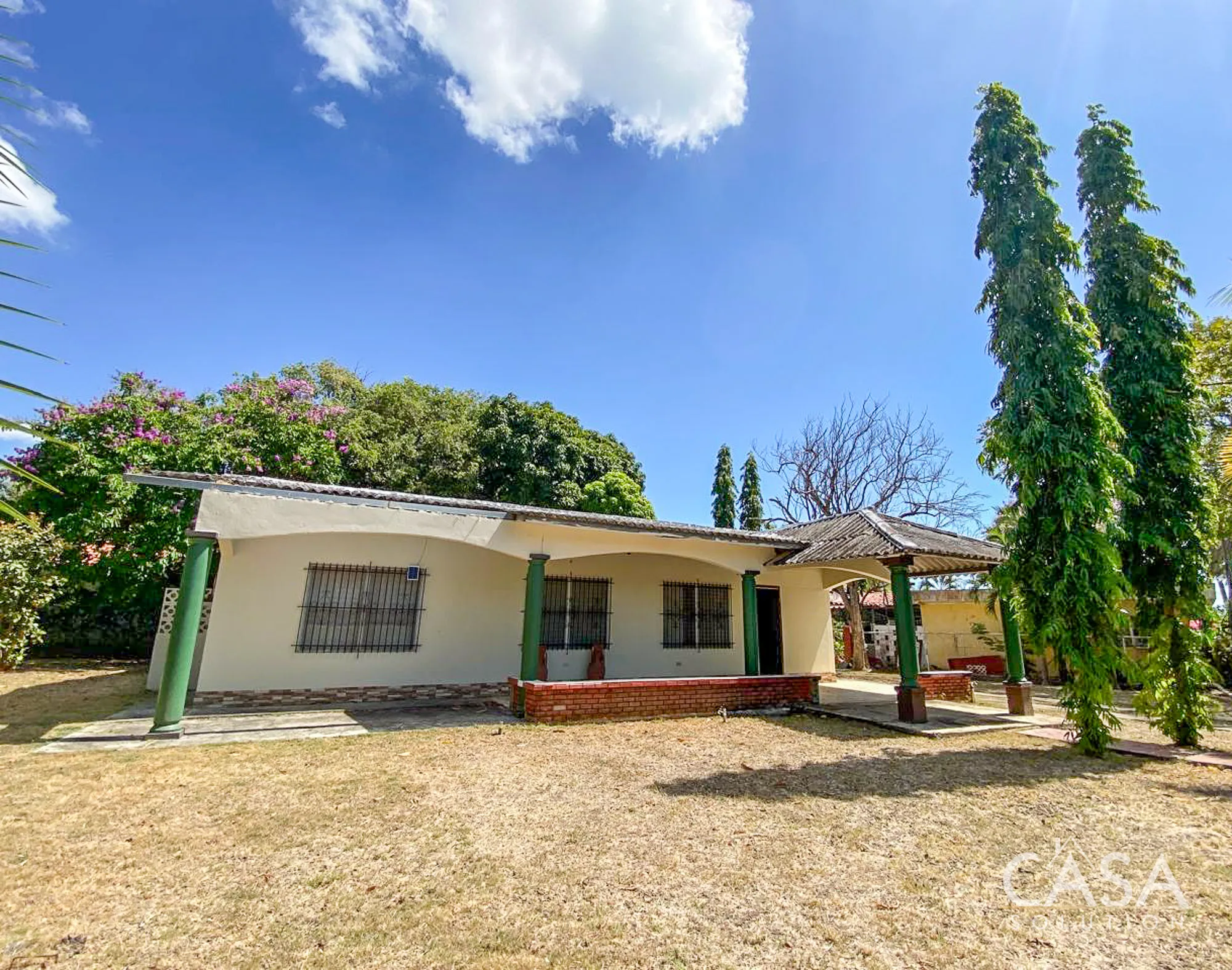Fixer Upper House for Sale in Coronado Panama Near Beach | 990 m² Corner Lot