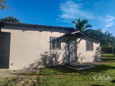 2 Bedroom Home on Flat Lot for Sale in El Flor, Dolega, Chiriquí – No HOA, Usable Land