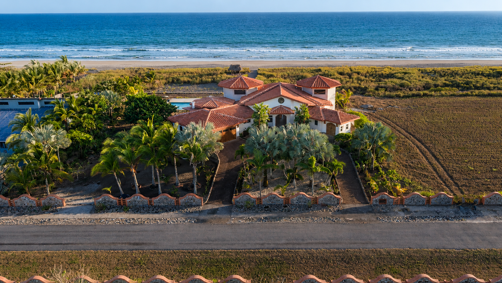 Beachfront Mansion with Pool for Sale or Rent in Playa La Barqueta, Chiriquí