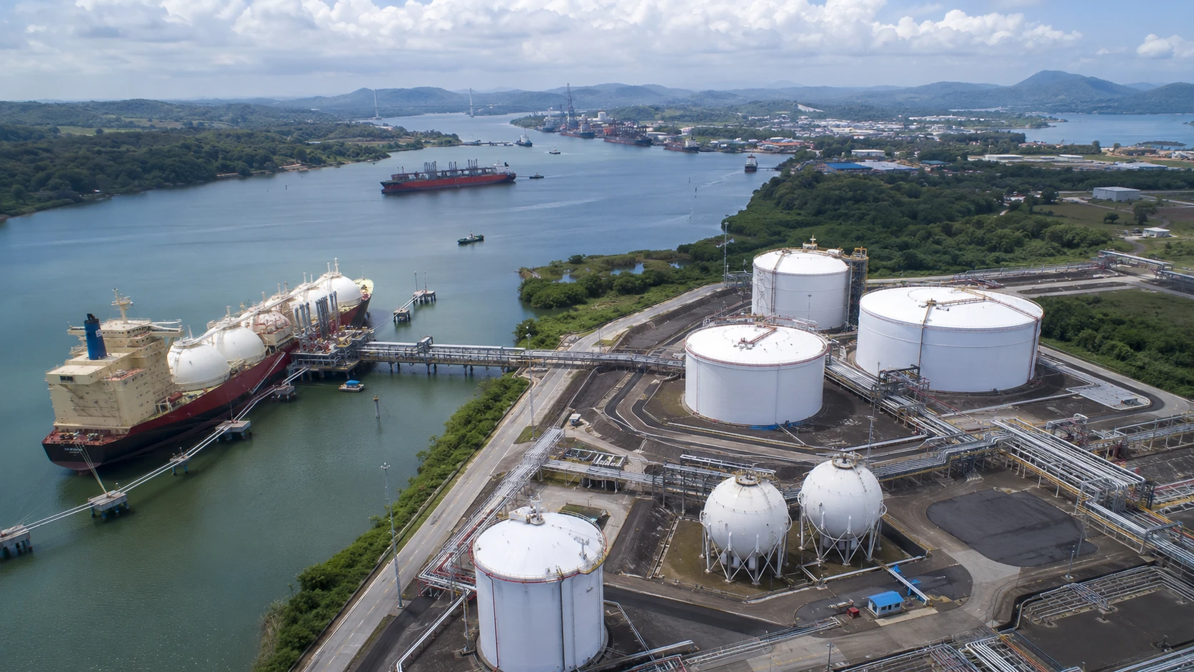 Panama’s Gas Pipeline Project Could Turn the Canal Into a New Energy Industry Platform