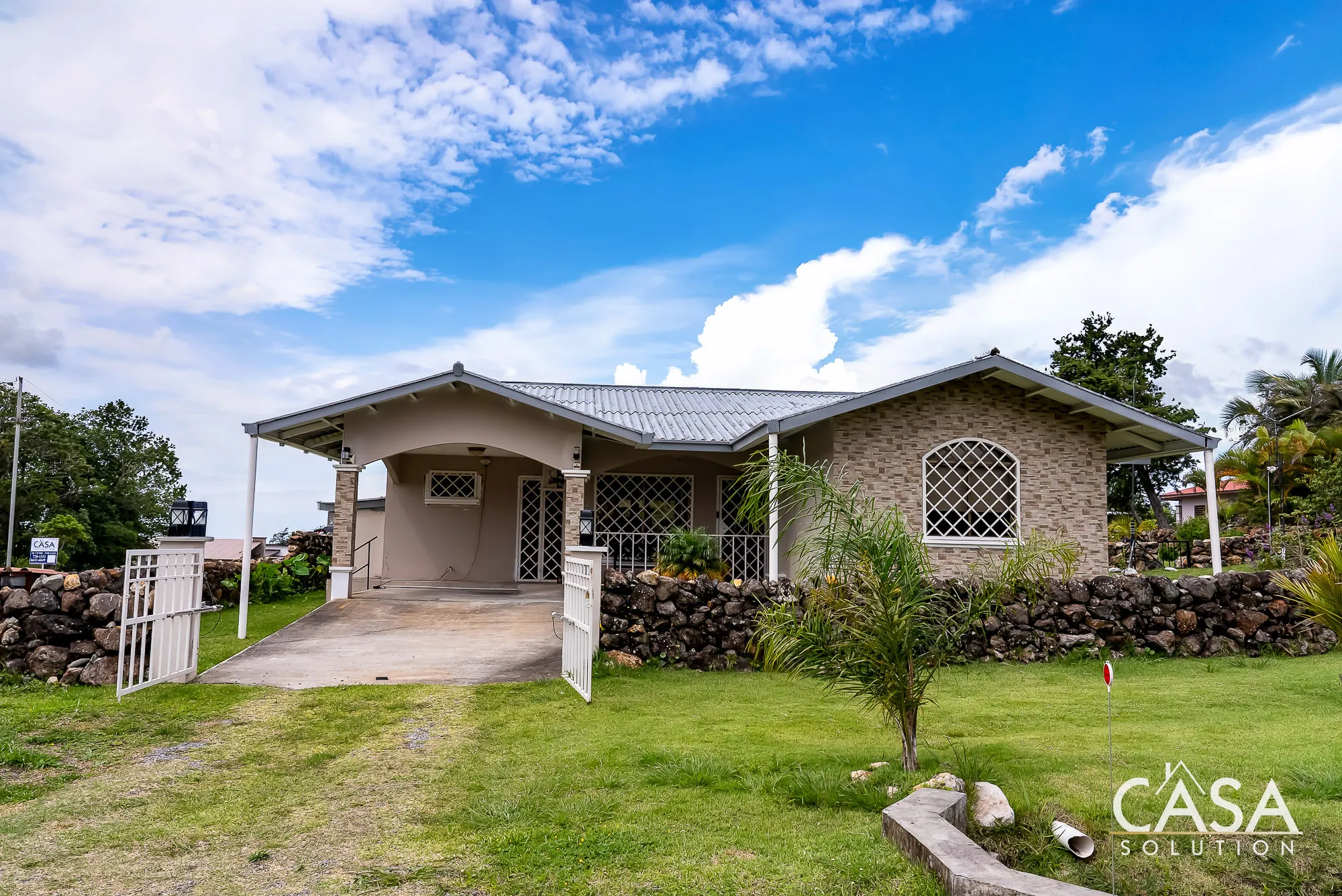 Price Reduction! 3-Bedroom Home with Mountain Views, Jacuzzi and 900 m² Flat Lot for Sale in Alto Boquete, Boquete, Chiriqui