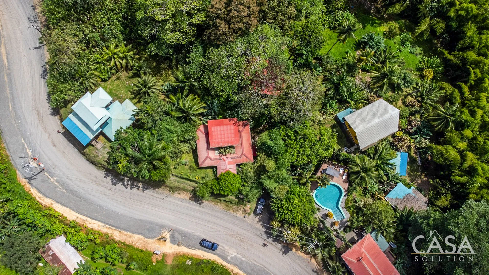 4-Bedroom Home + Guest House for Sale on Isla Colón, Bocas del Toro photo 2