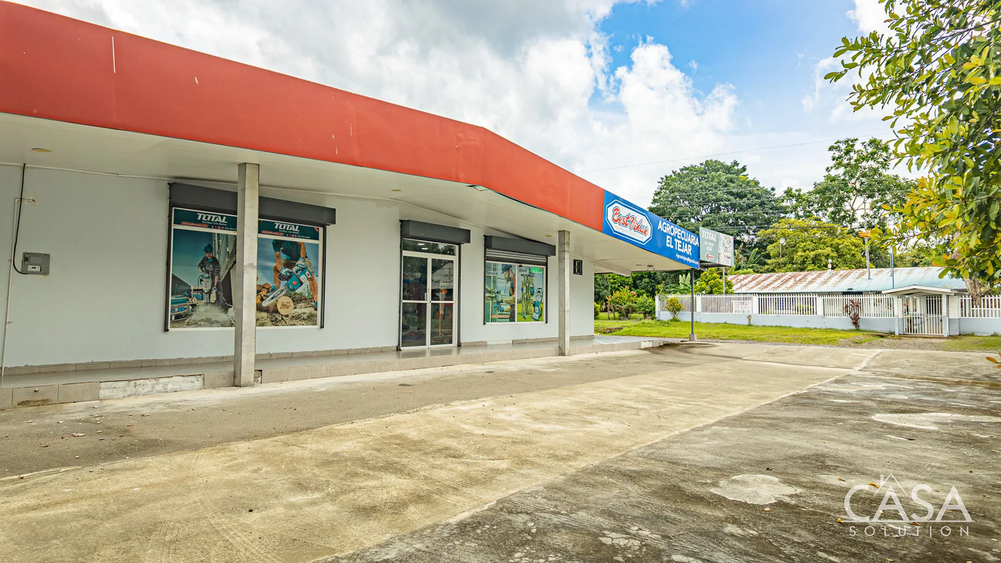Mixed-Use Commercial Property with Retail Spaces, Offices and Apartment for Sale in San Pablo Viejo, David, Chiriqui